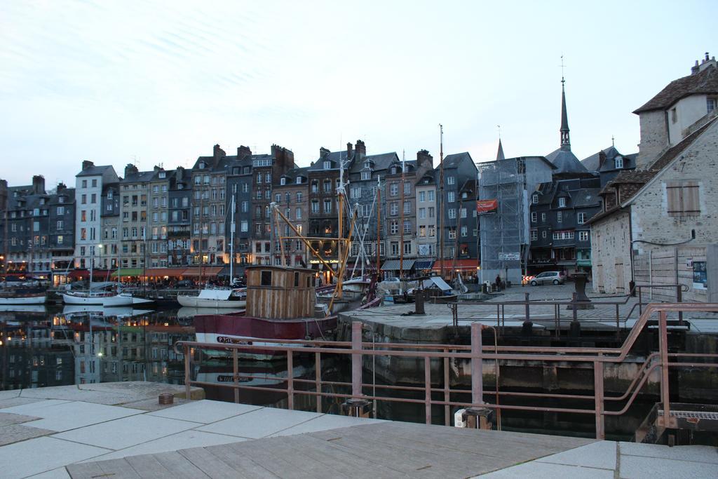 Appartement Le Phare Honfleur Exterior foto